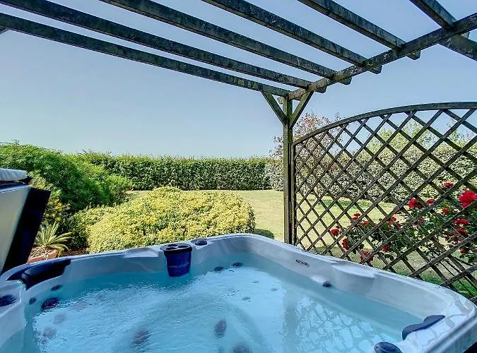 Le Petit Saint-leonard Holiday home Vains